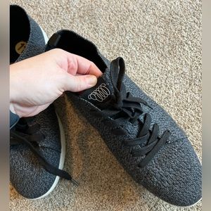Woolloomooloo gray sneakers size 11